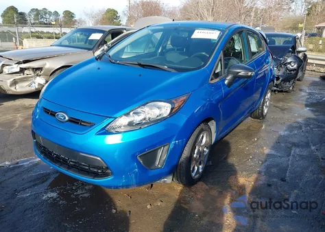 2013 Ford Fiesta Titanium z USA, uszkodzony, nr VIN 3FADP4FJ6DM107373